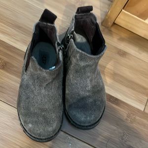 Ugg gently used brown boots for children boys.